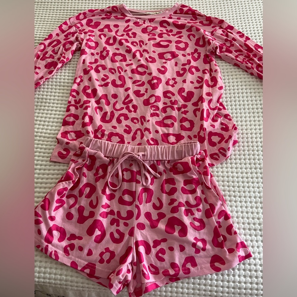 Southern Stitch Pink Leopard Print Pajamas Size Small